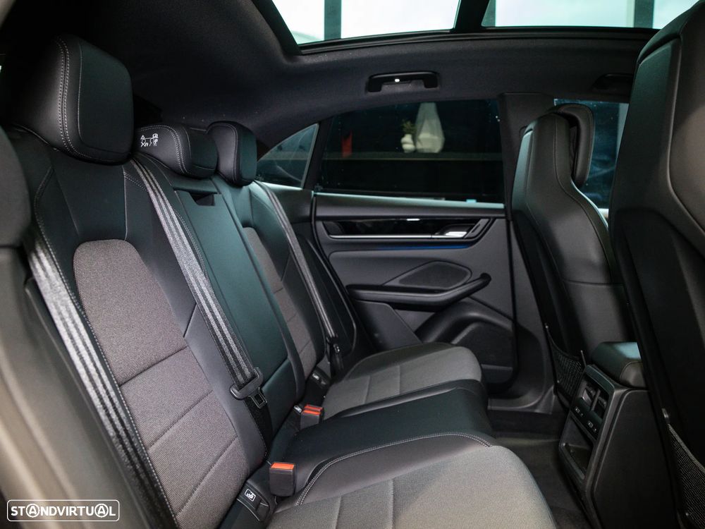 Porsche Macan Electric 4 - 32