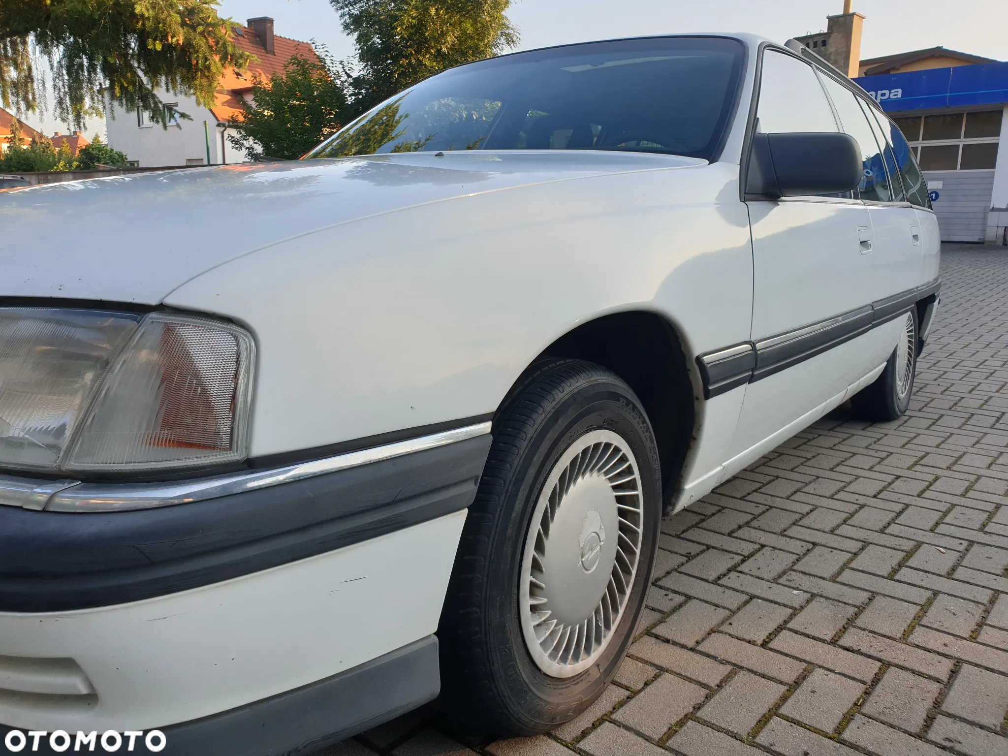 Opel Omega Kombi 2.0i LS - 9