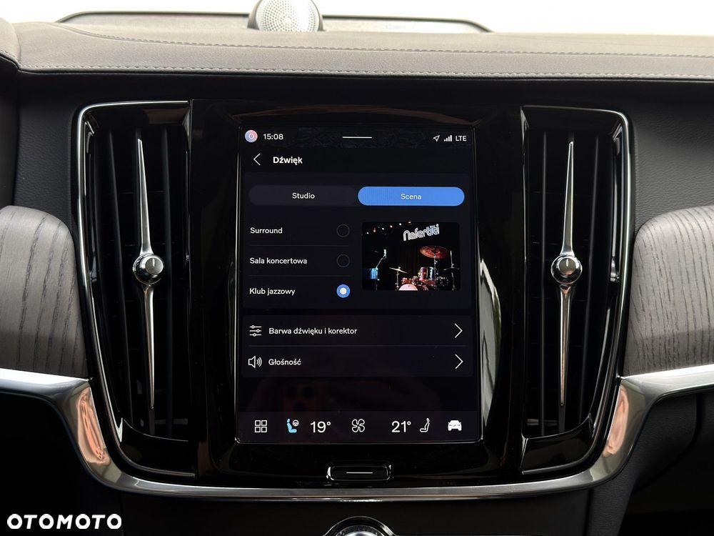 Volvo V90 Cross Country - 36