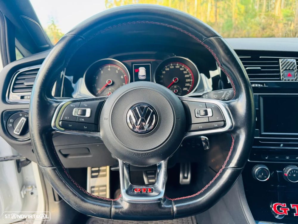 VW Golf 2.0 TSi GTi DSG Performance - 24