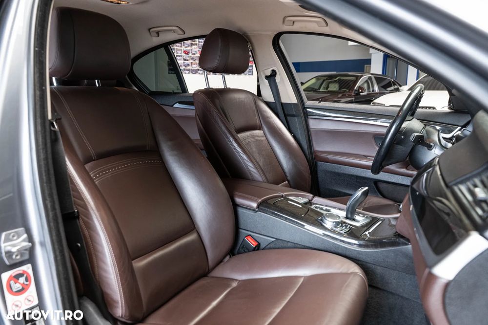 BMW Seria 5 525d xDrive Aut. Luxury Line - 29