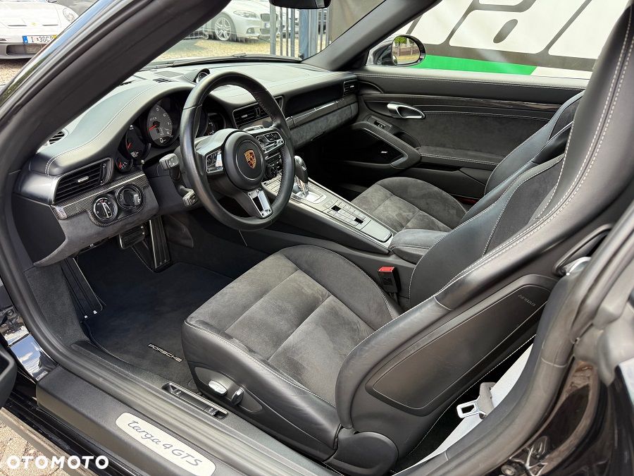 Porsche 911 Targa 4 GTS PDK - 21