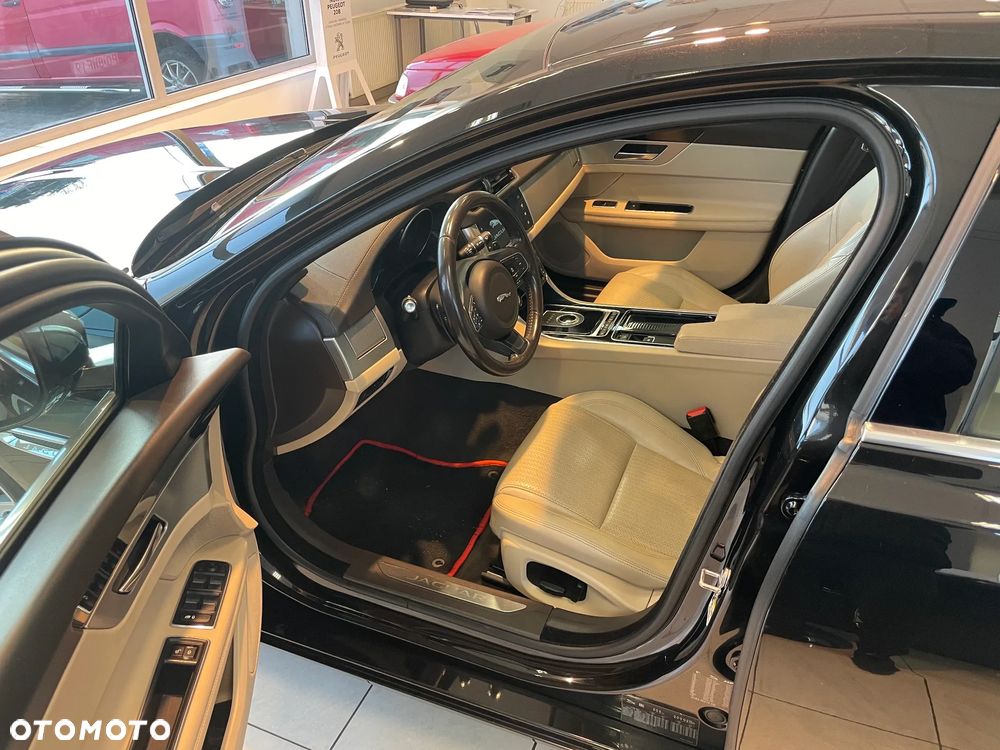Jaguar XF 2.0 i4D AWD Pure - 8
