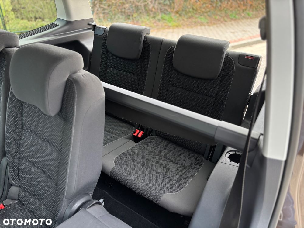 Volkswagen Touran - 10