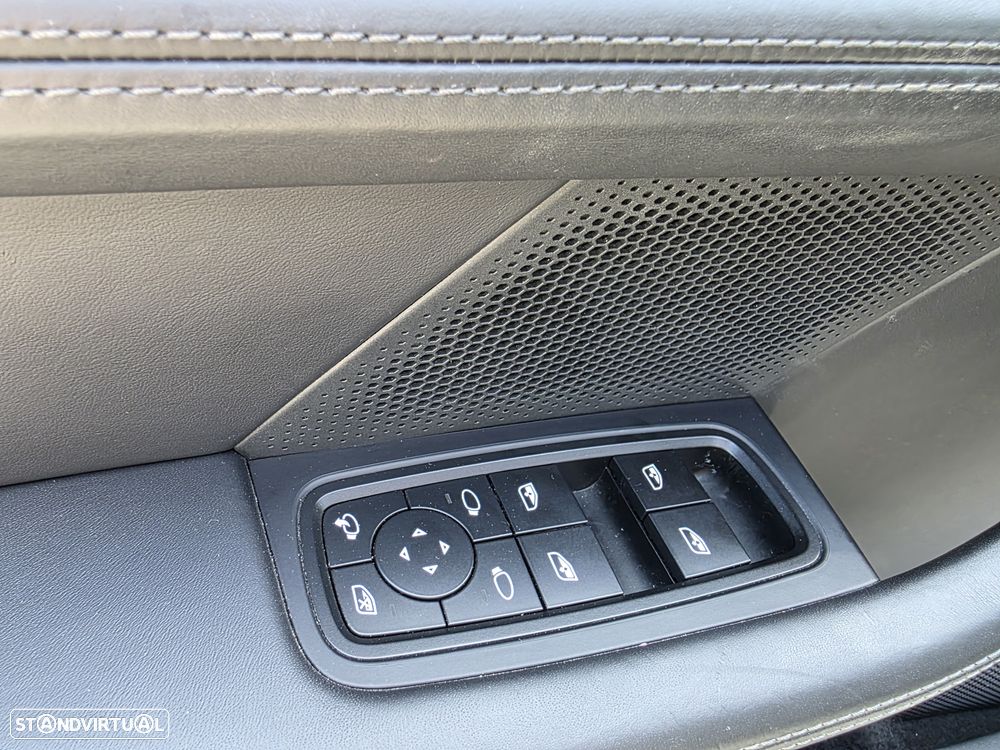 Porsche Taycan Sport Turismo - 28