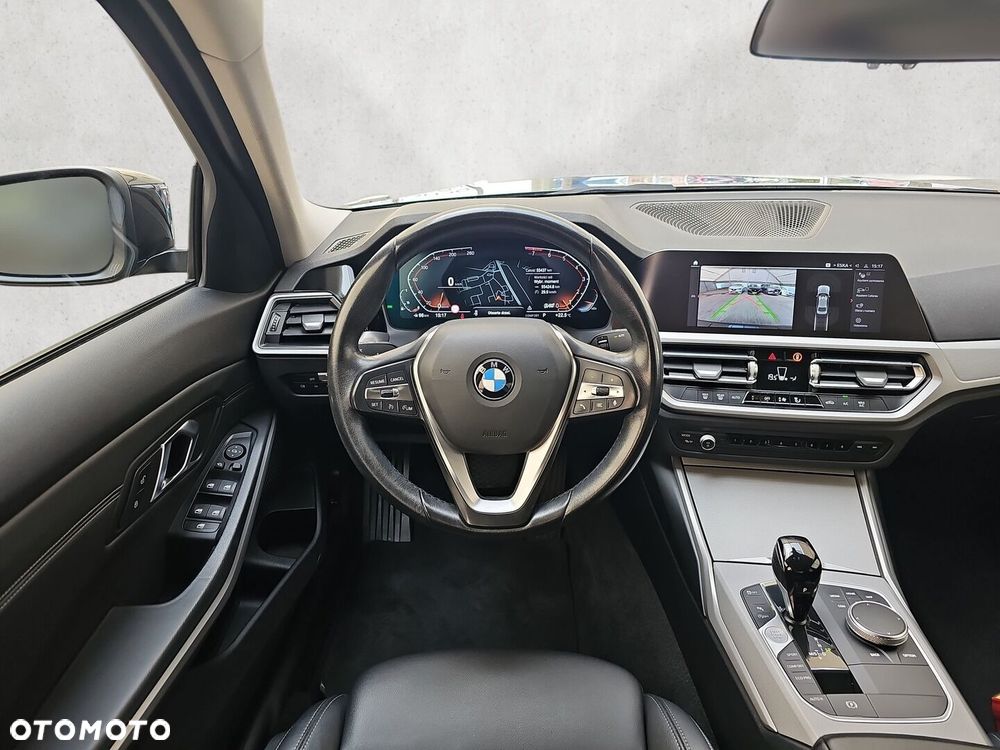 BMW Seria 3 330i xDrive Advantage - 14