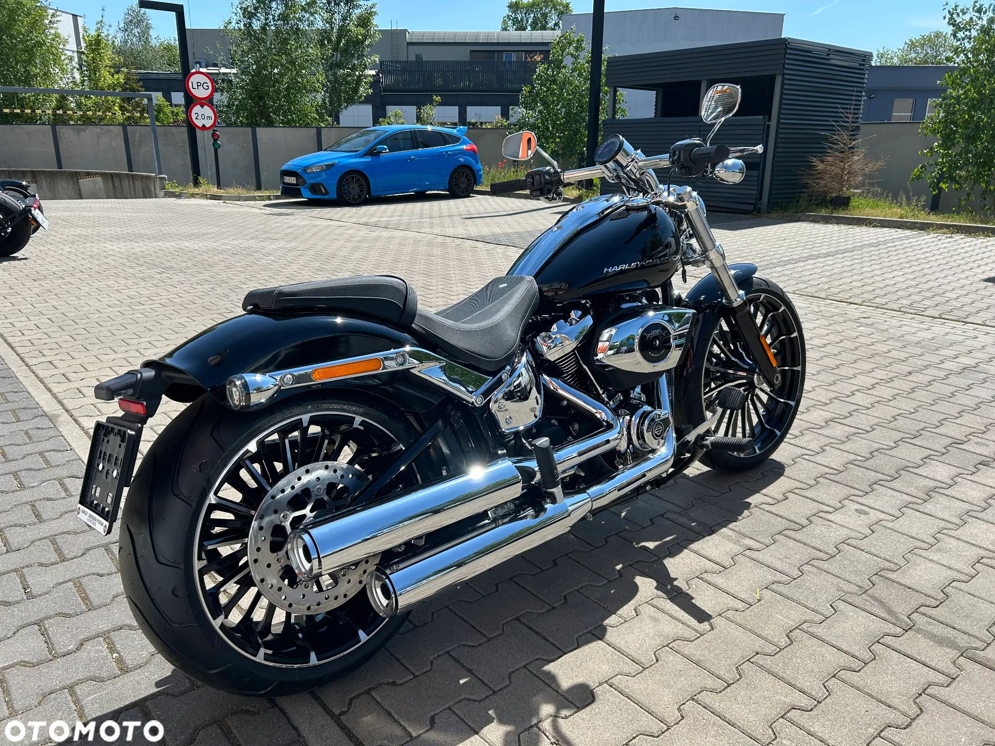 Harley-Davidson Softail Breakout - 4
