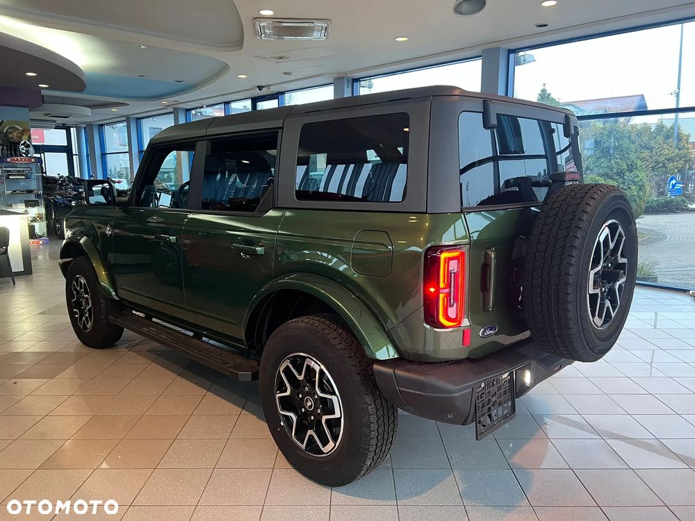 Ford Bronco - 32