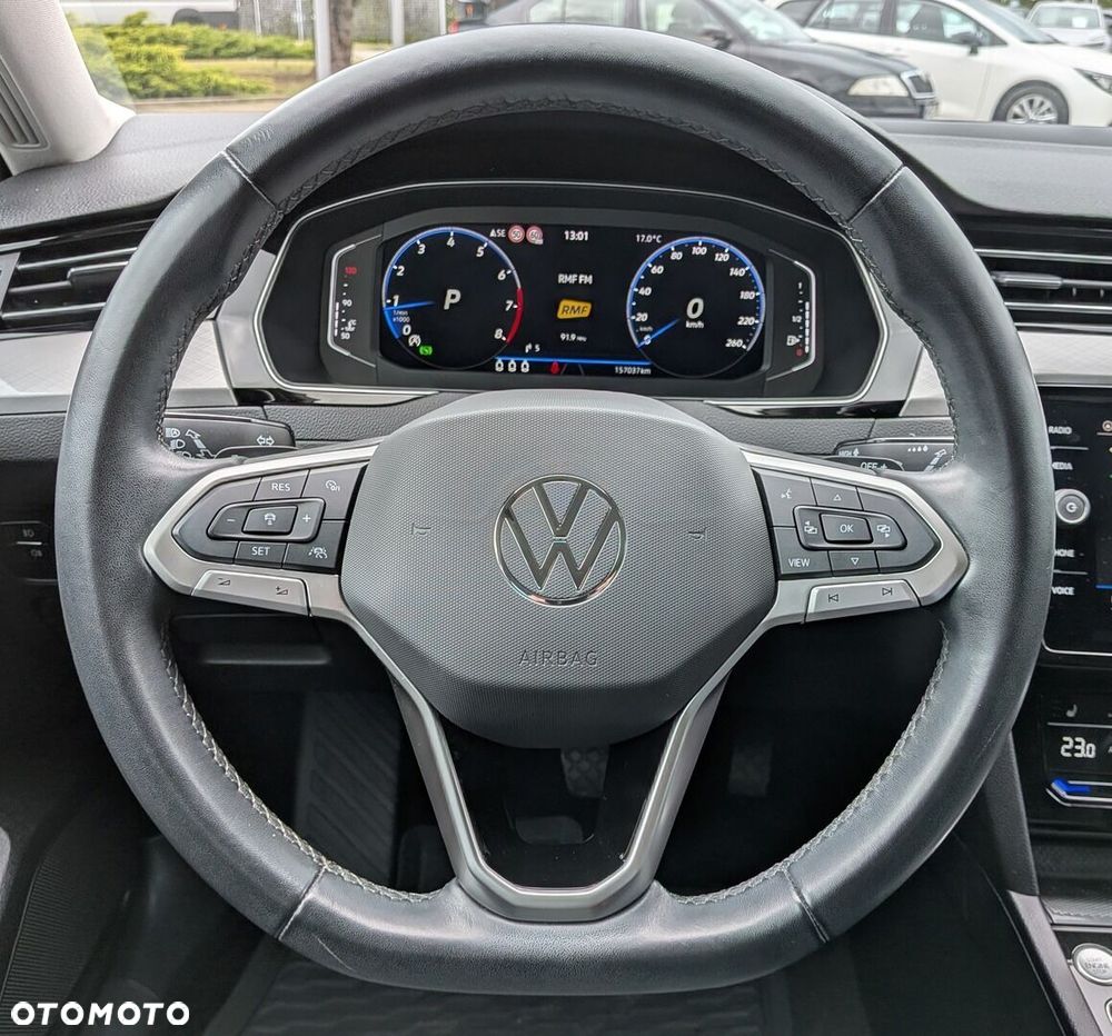 Volkswagen Passat - 28