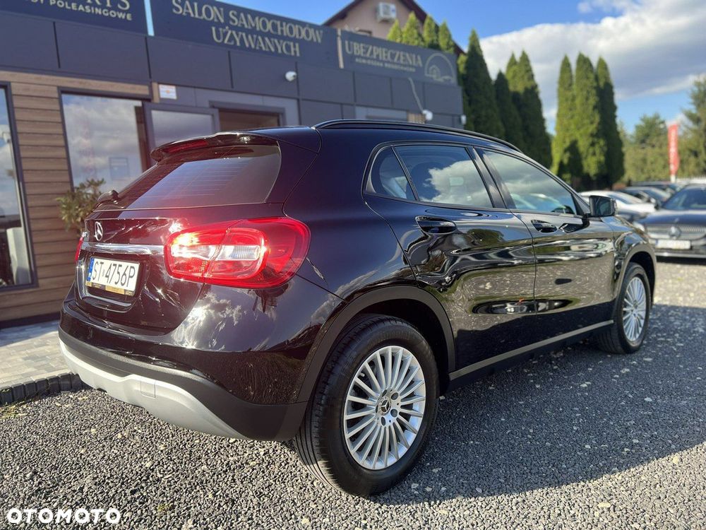 Mercedes-Benz GLA 180 7G-DCT - 11