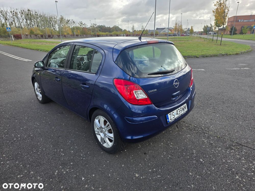 Opel Corsa 1.4 16V Cosmo - 4