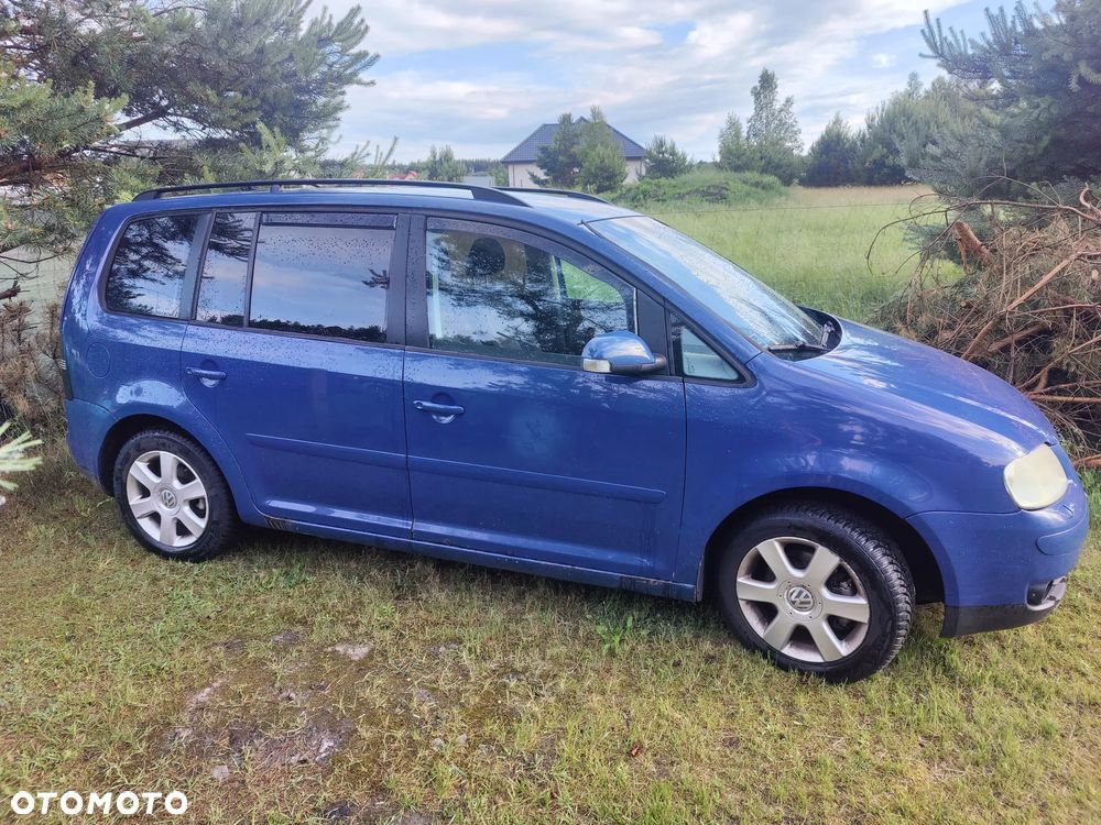 Volkswagen Touran 2.0 TDI Trendline DSG - 2
