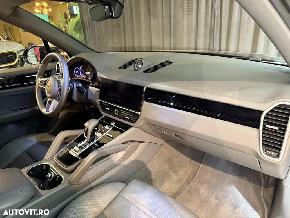 Porsche Cayenne - 24