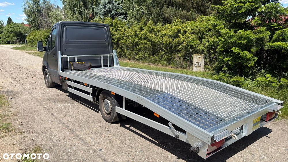 Mercedes-Benz Sprinter - 24