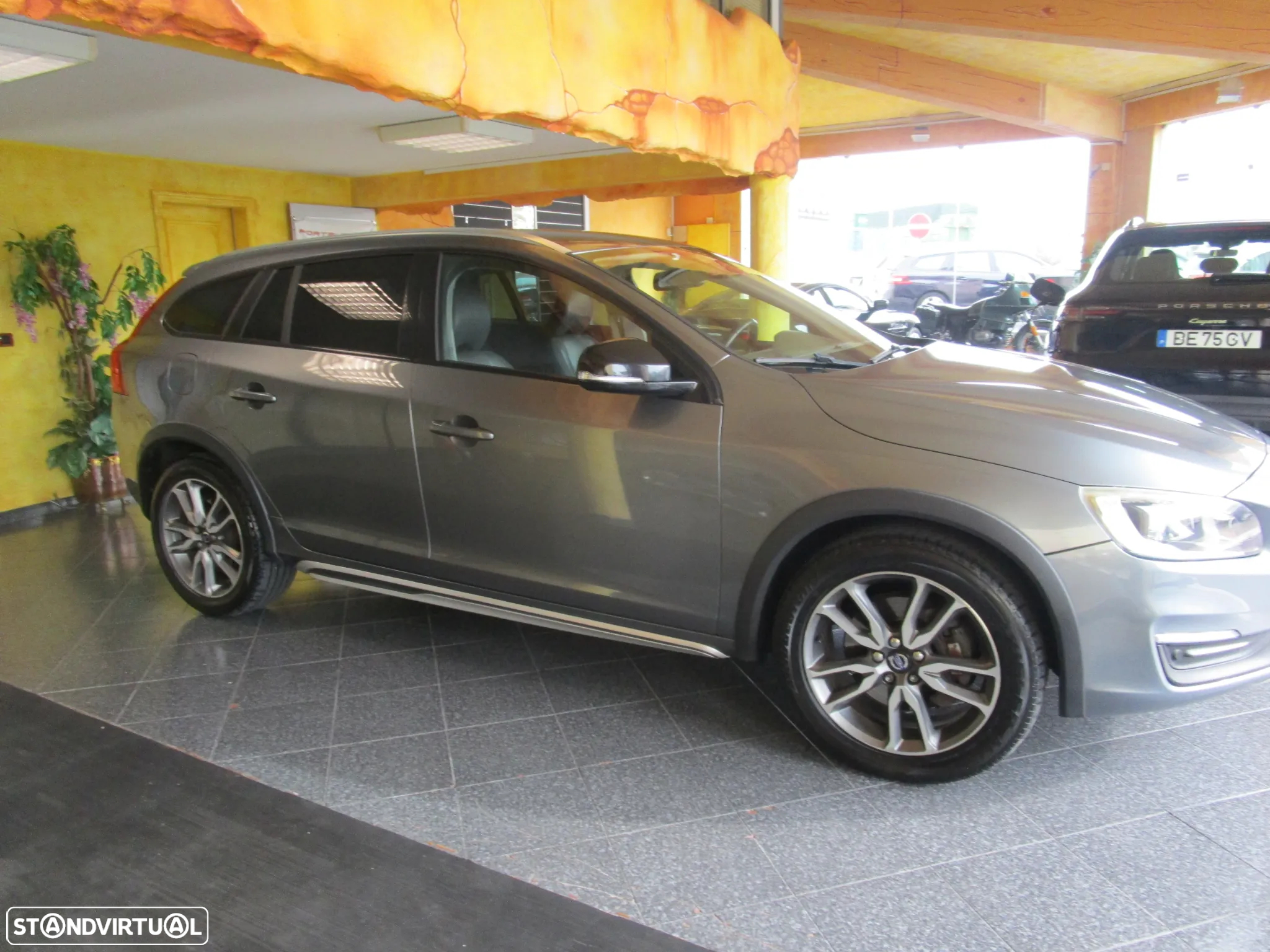 Volvo V60 Cross Country 2.0 D4 Summum Geartronic - 2