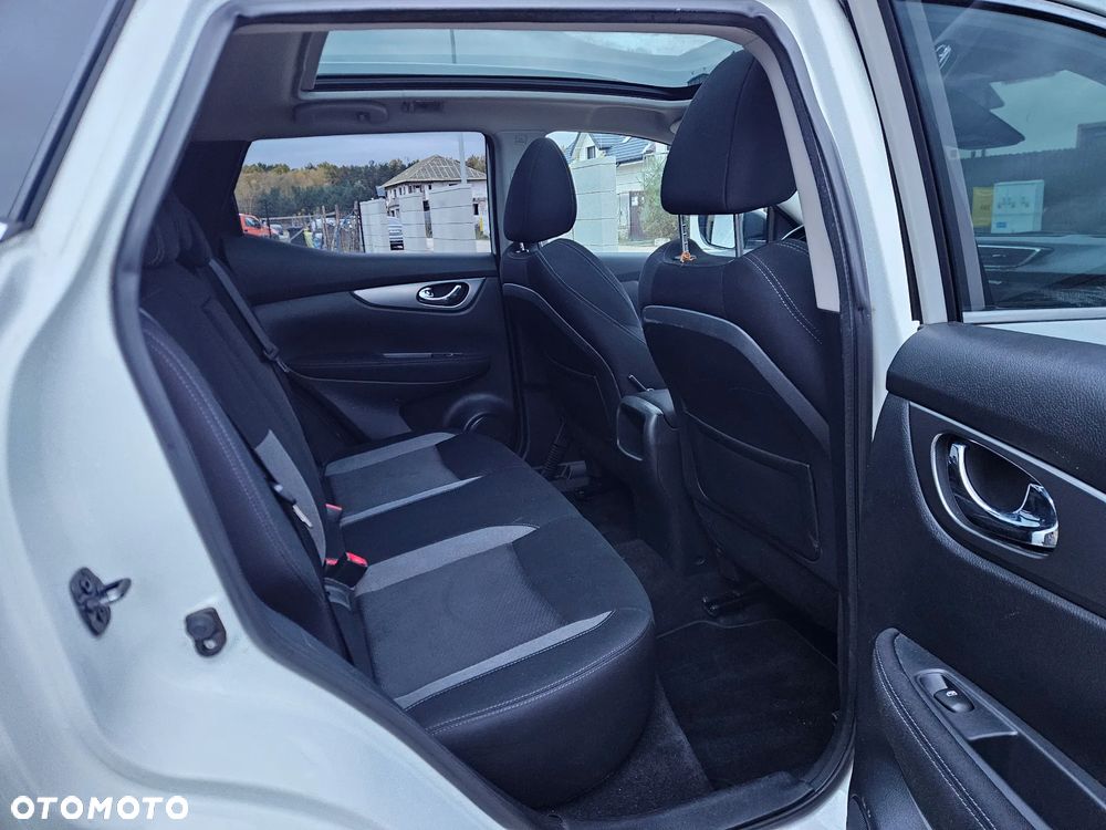 Nissan Qashqai 1.2 DIG-T N-Connecta Xtronic EU6 - 17