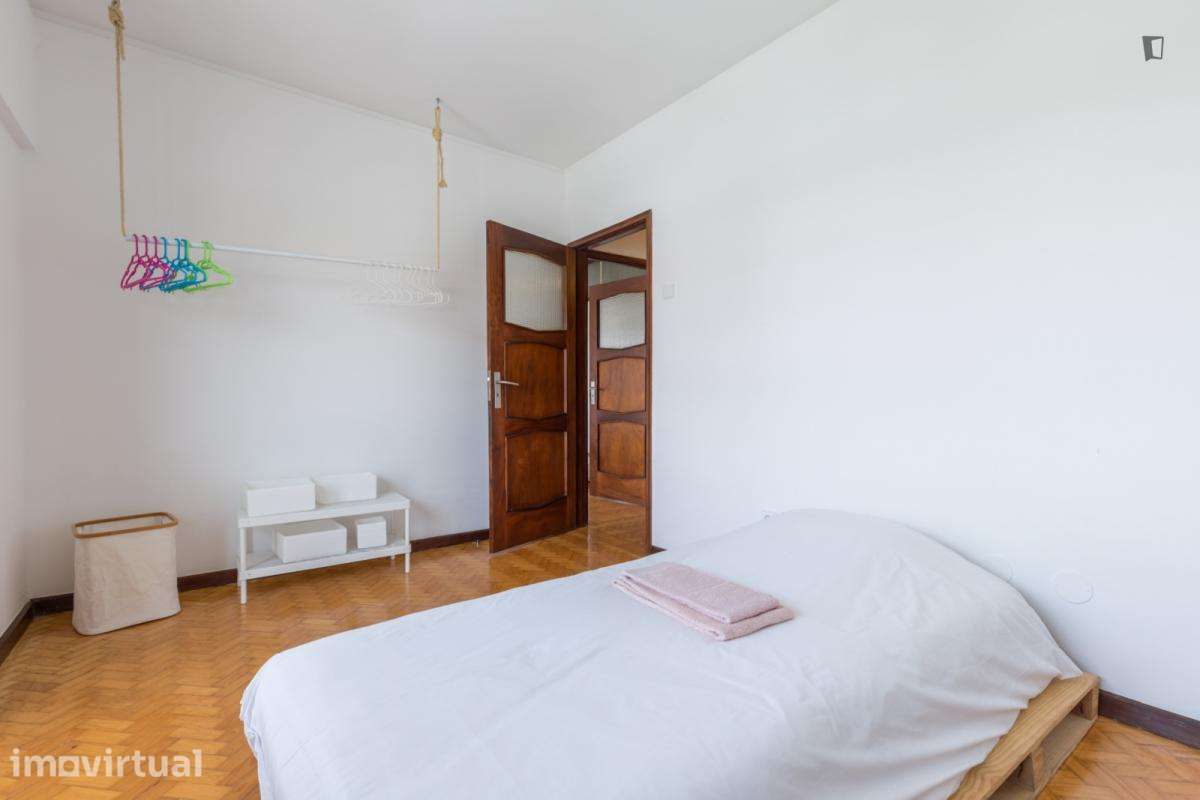 Quarto - localizado em Campanhã Porto - Grande imagem: 3/22