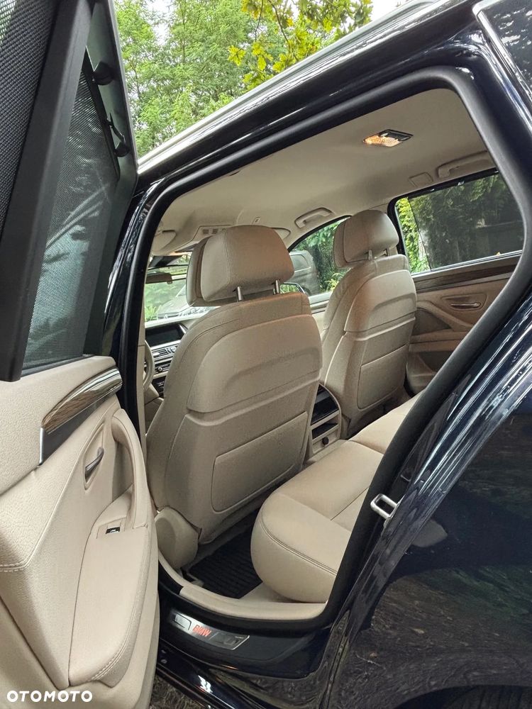 BMW Seria 5 530d xDrive Modern Line - 12