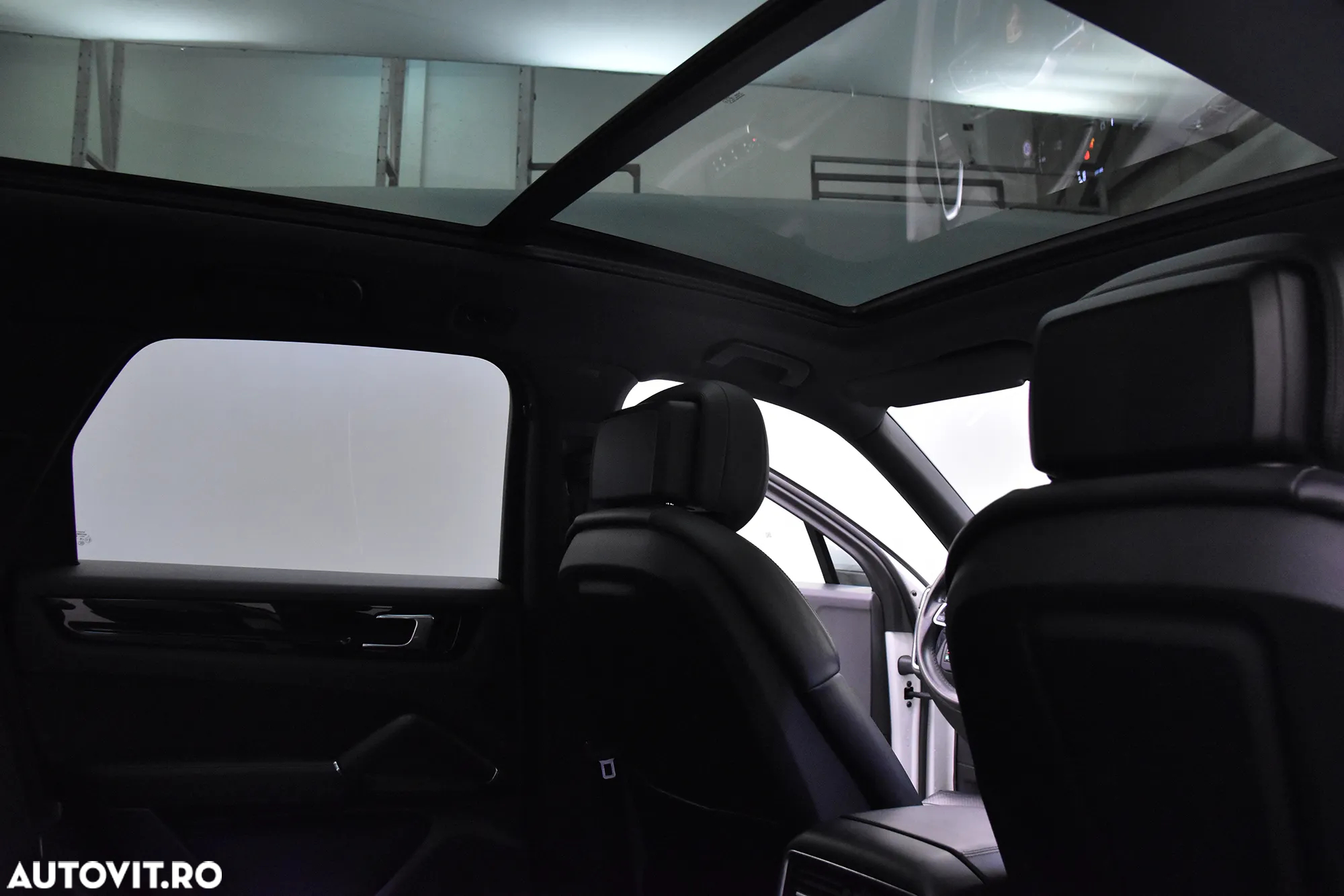 Porsche Cayenne - 24