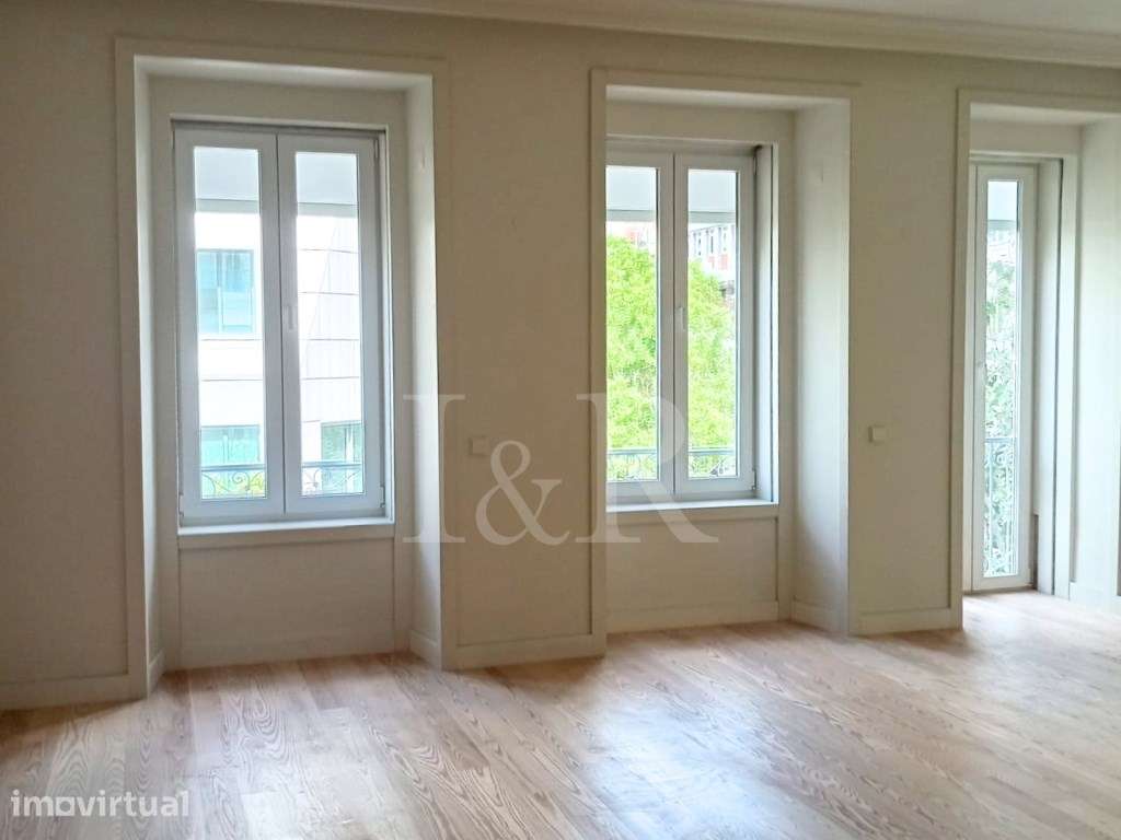 Apartamento T2 com varanda, junto ao Marquês Pombal, Lisboa - Grande imagem: 2/36