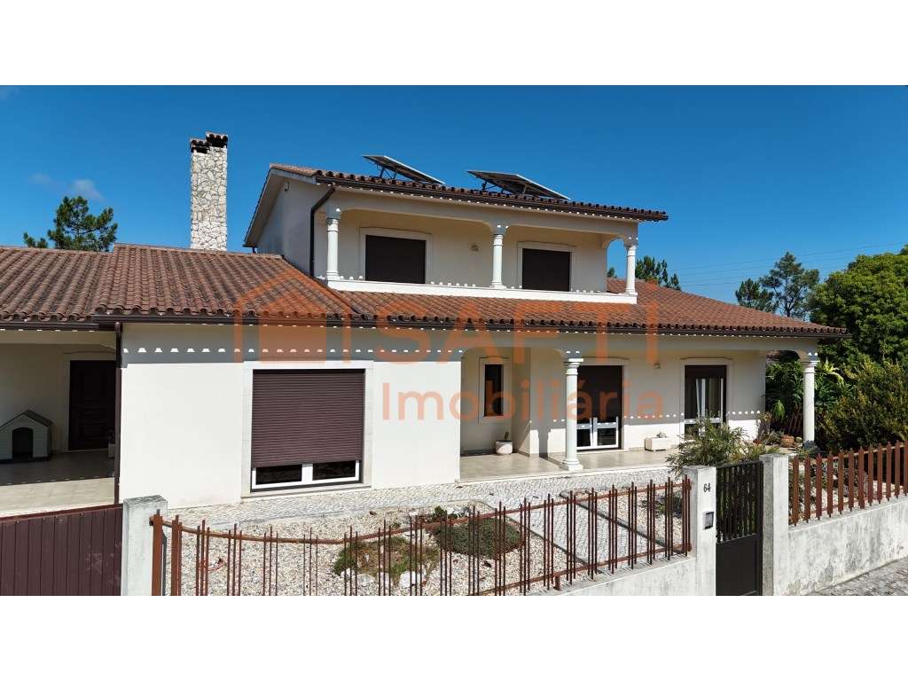 Moradia T4 com garagem, no centro de Pataias com uma area de 1200m2... - Grande imagem: 3/49