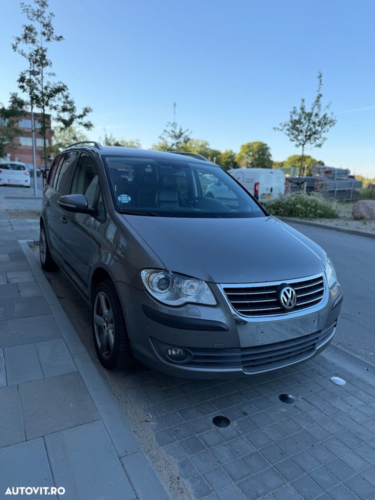 Volkswagen Touran 2.0 TDI DPF Highline - 3