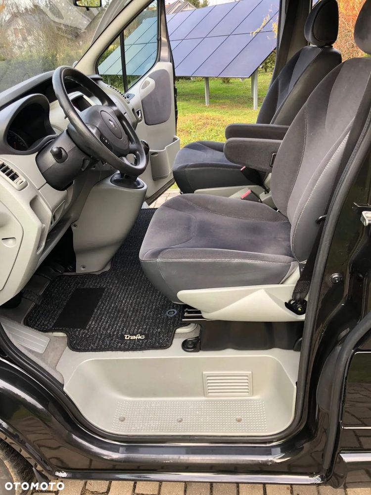 Renault Trafic Grand Passenger Black Edition - 11