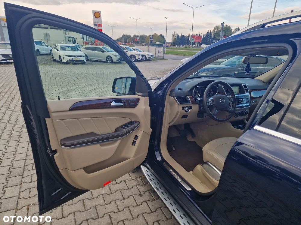 Mercedes-Benz GL - 13