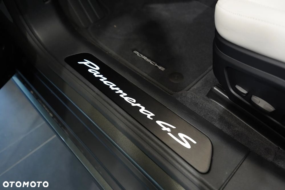 Porsche Panamera 4S E-Hybrid PHEV - 22