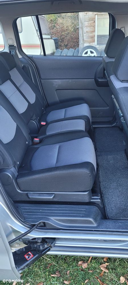 Mazda 5 - 6