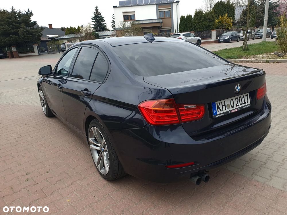 BMW Seria 3 328i Sport Line - 3