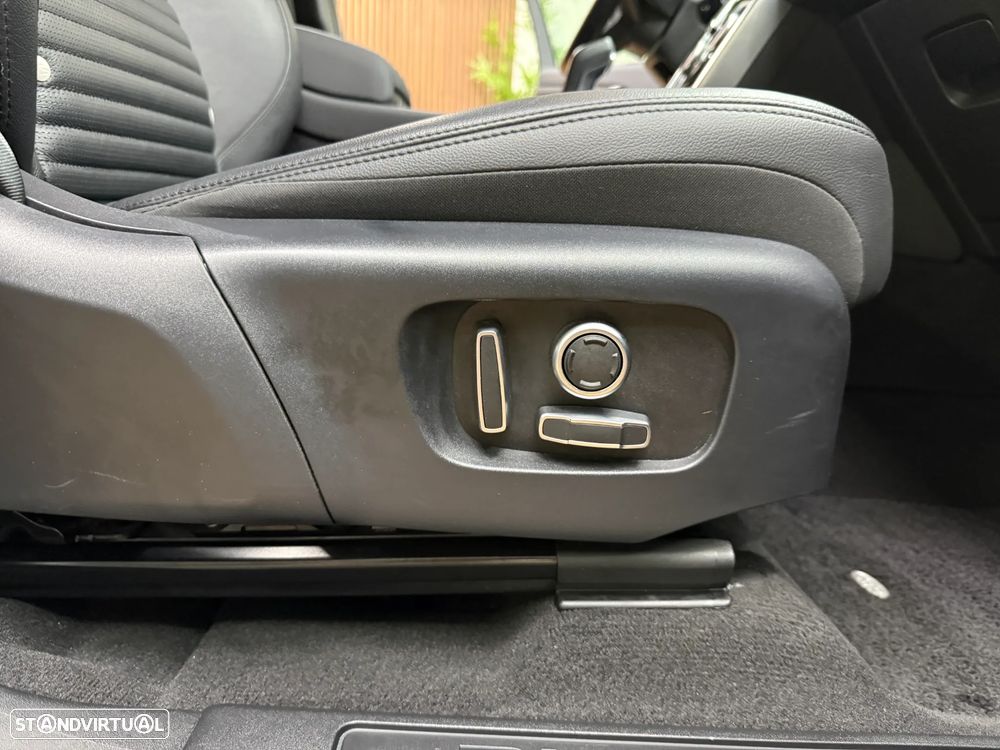 Land Rover Discovery Sport P300e - 32