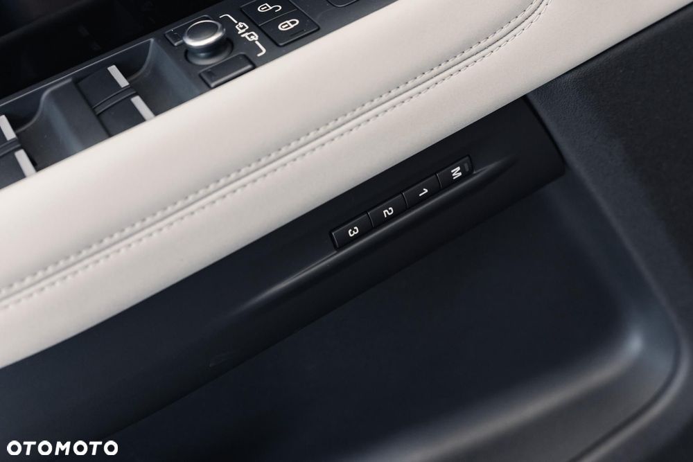 Land Rover Range Rover Evoque 2.0 D180 mHEV R-Dynamic SE - 27