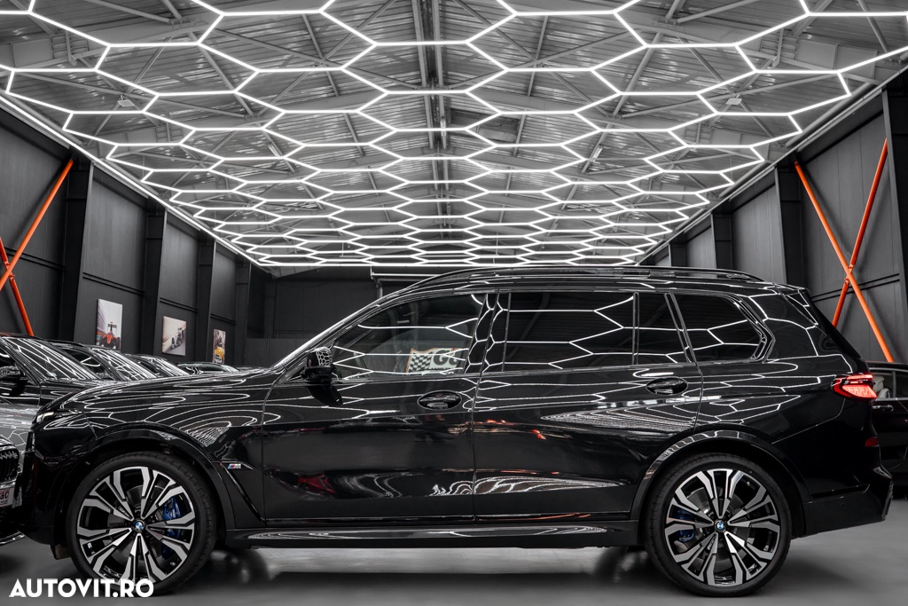 BMW X7 M60i xDrive AT MHEV - 31