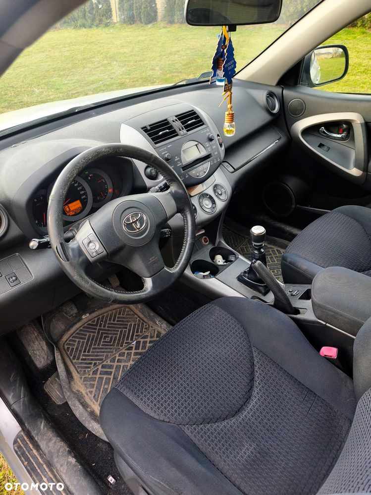 Toyota RAV4 - 6