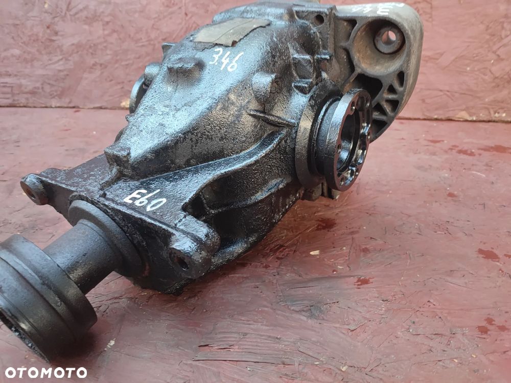BMW E60 / E61 ORYGINALNY DYFERENCJAŁ TYŁ / DYFER / PRZEKŁADNIA TYŁ DUŻA GŁOWA O PRZEŁOŻENIU 3.46 POD SKRZYNIĘ AUTOMAT I SILNIK M54B30 O NR.  33 10 7 516 882 OEM SPRAWNY W 100% - 4