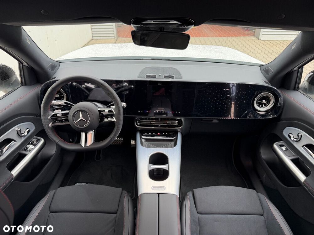 Mercedes-Benz GLB - 24
