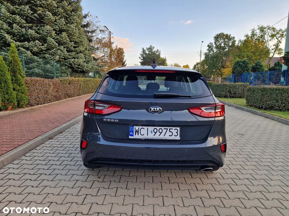 Kia Ceed - 11