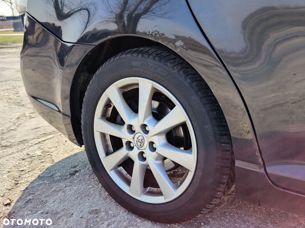 Toyota Avensis 2.0 D-4D - 10