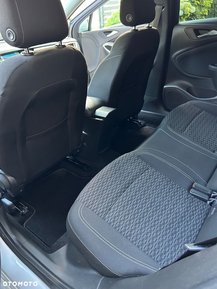 Opel Astra 1.4 T Enjoy - 10