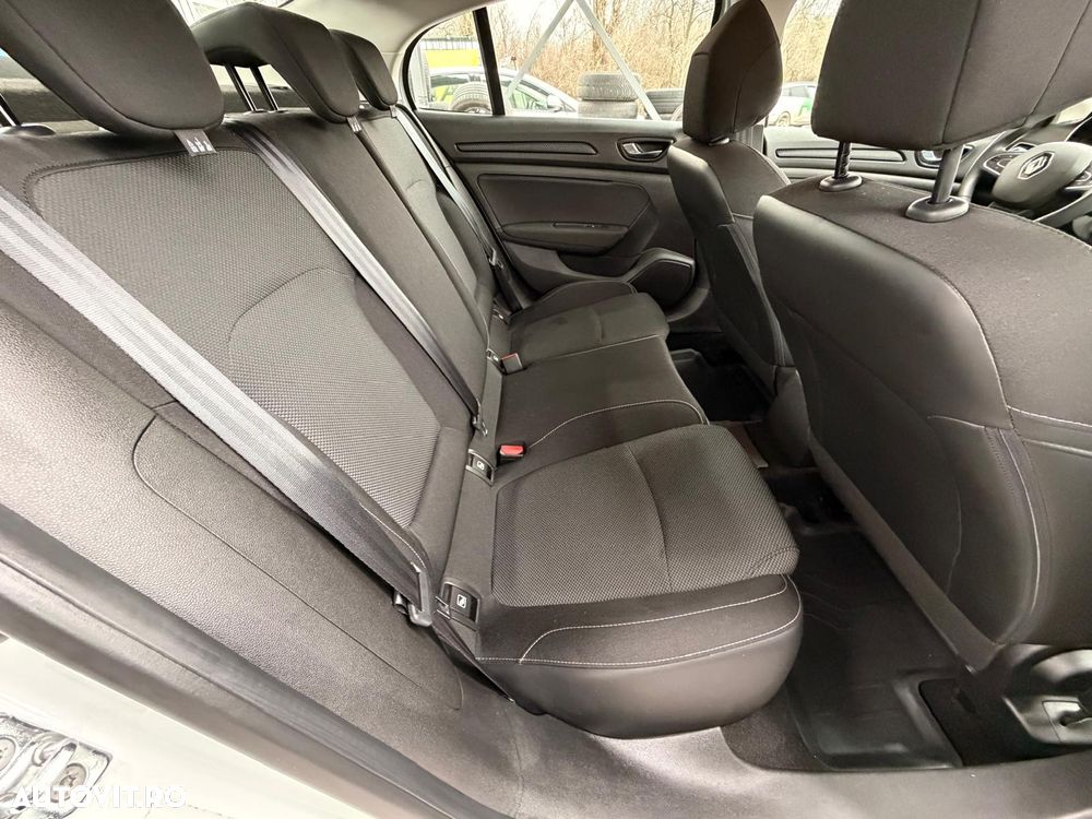 Renault Megane TCe Business - 10