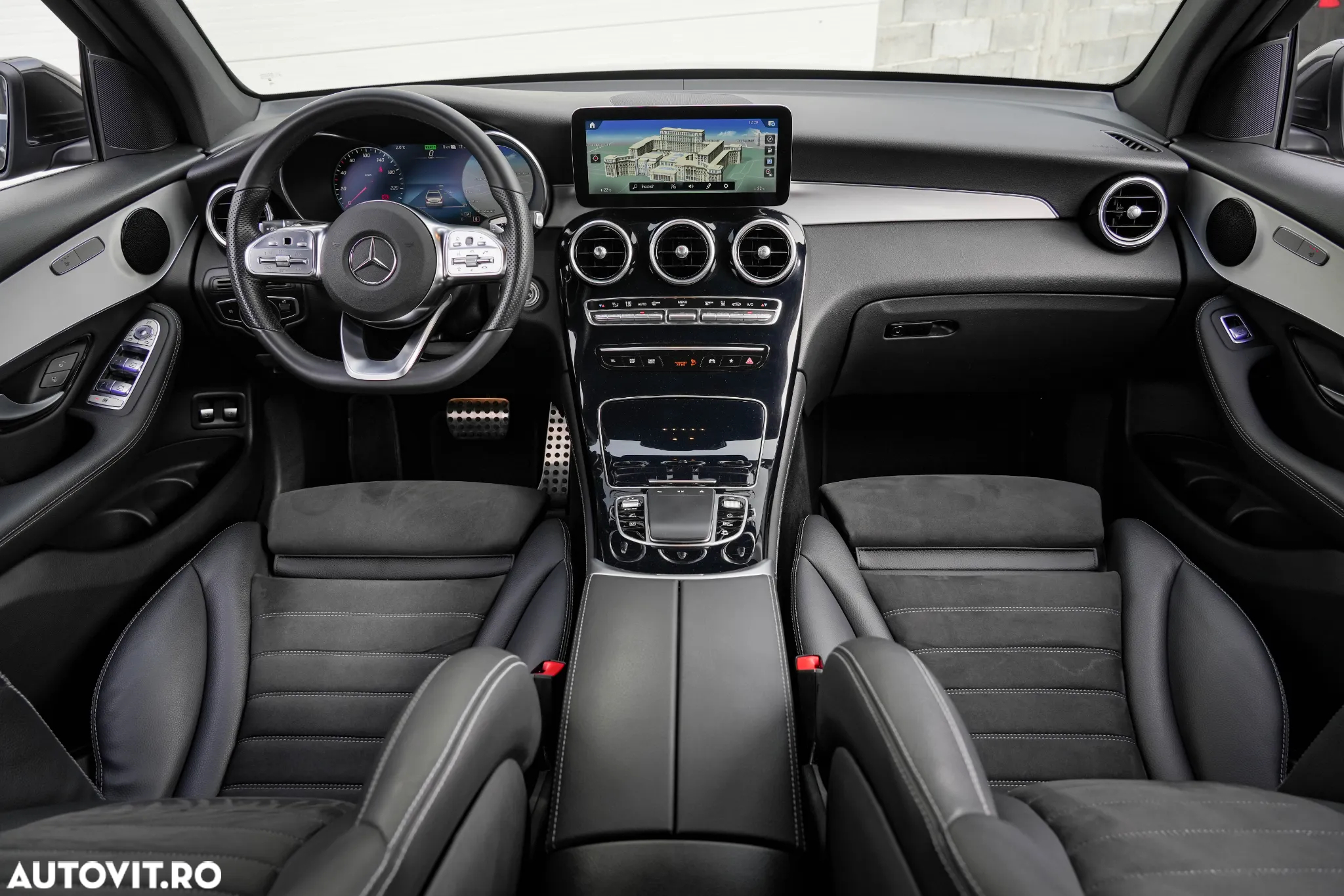 Mercedes-Benz GLC 300 e 4Matic 9G-TRONIC AMG Line Plus - 8
