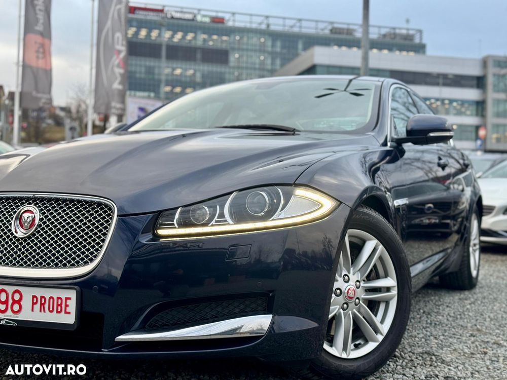 Jaguar XF 2.2D - 13