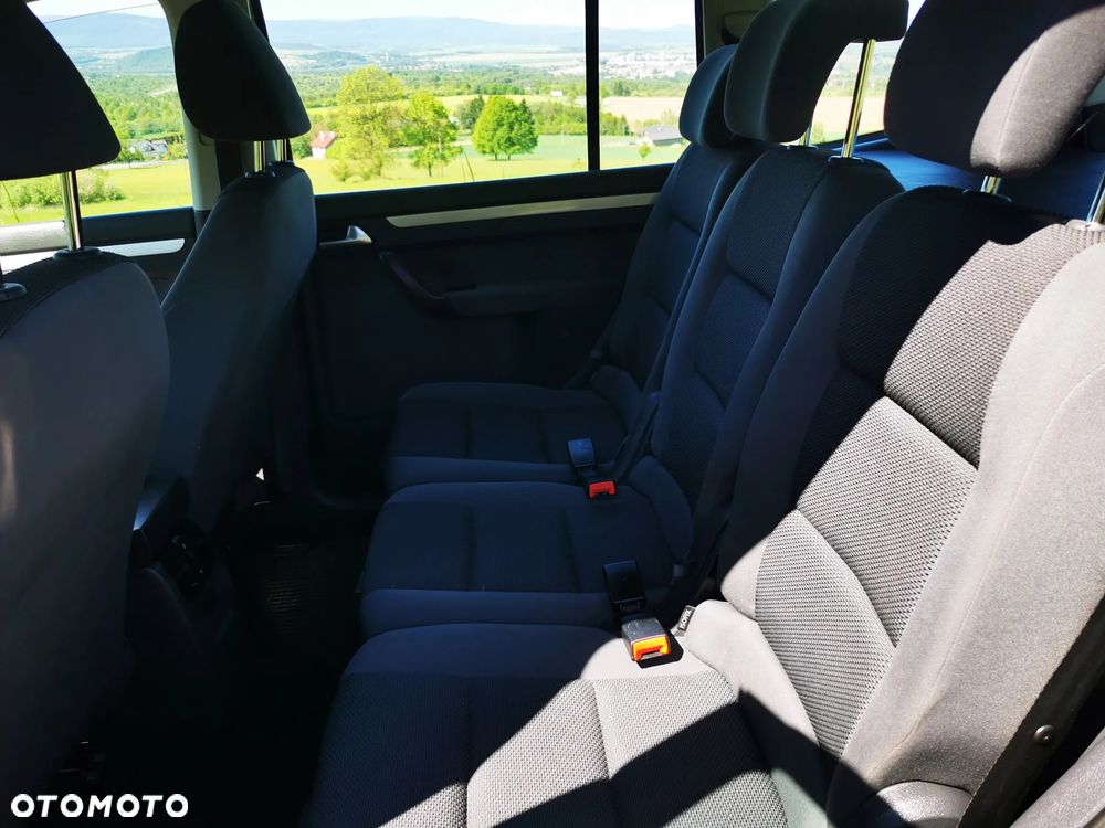 Volkswagen Touran - 15