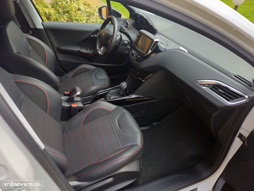 Peugeot 2008 1.2 PureTech GT Line EAT6 - 10