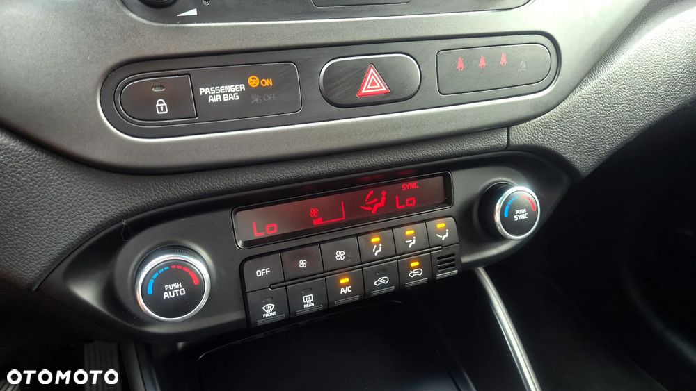 Kia Carens 1.6 GDI Dream Team Edition - 22