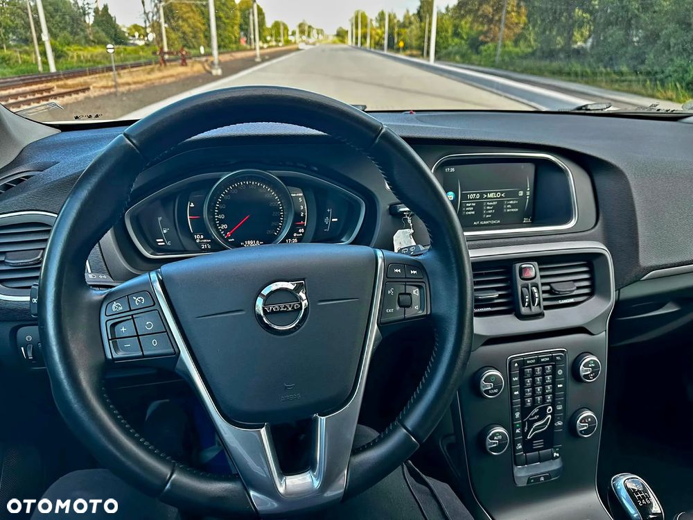 Volvo V40 D2 Momentum - 9
