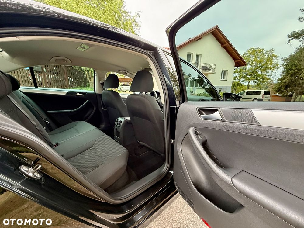 Volkswagen Jetta 1.6 TDI Comfortline - 27