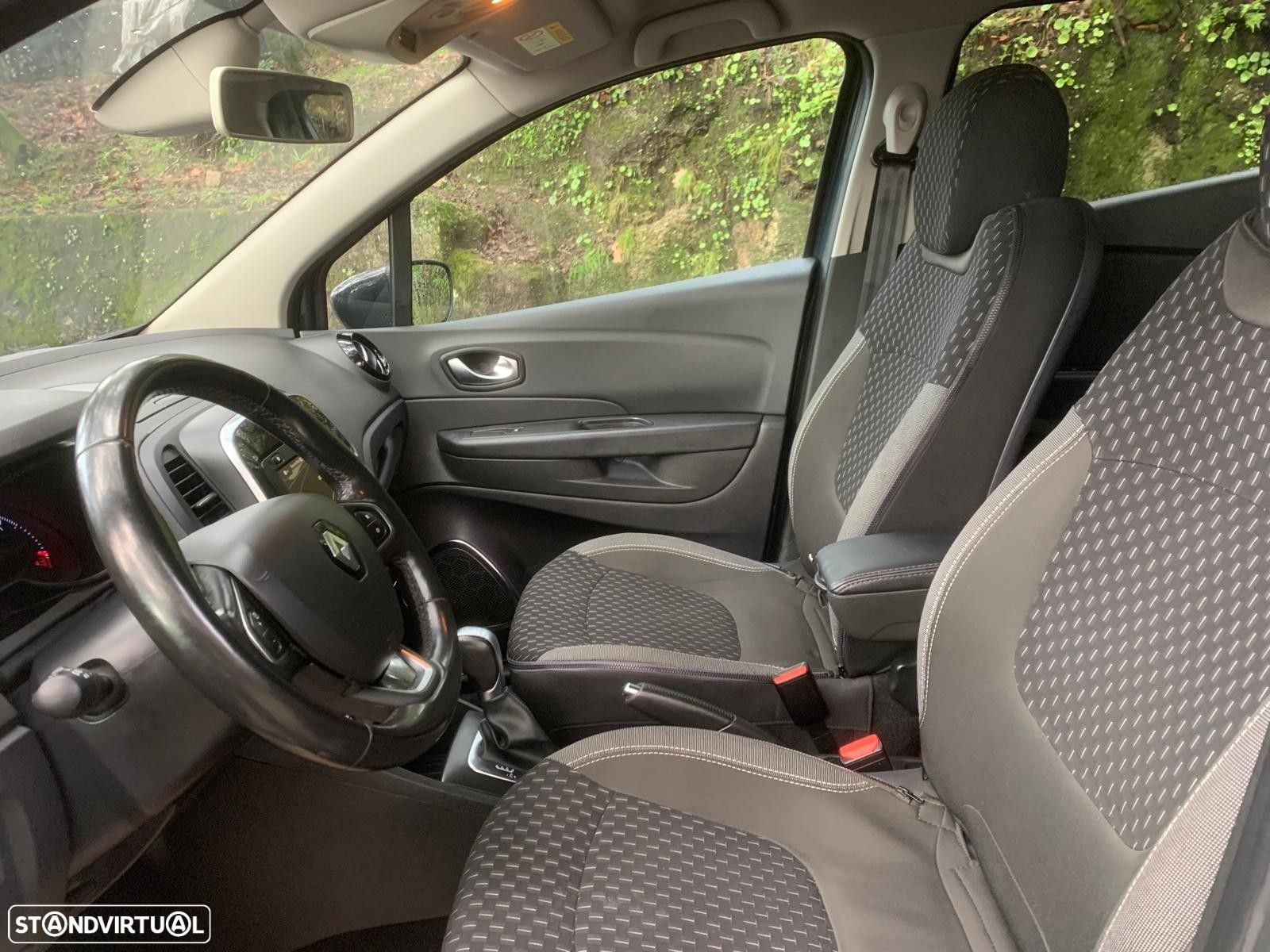 Renault Captur 1.5 dCi Exclusive EDC - 26