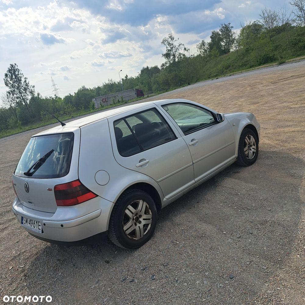 Volkswagen Golf - 6